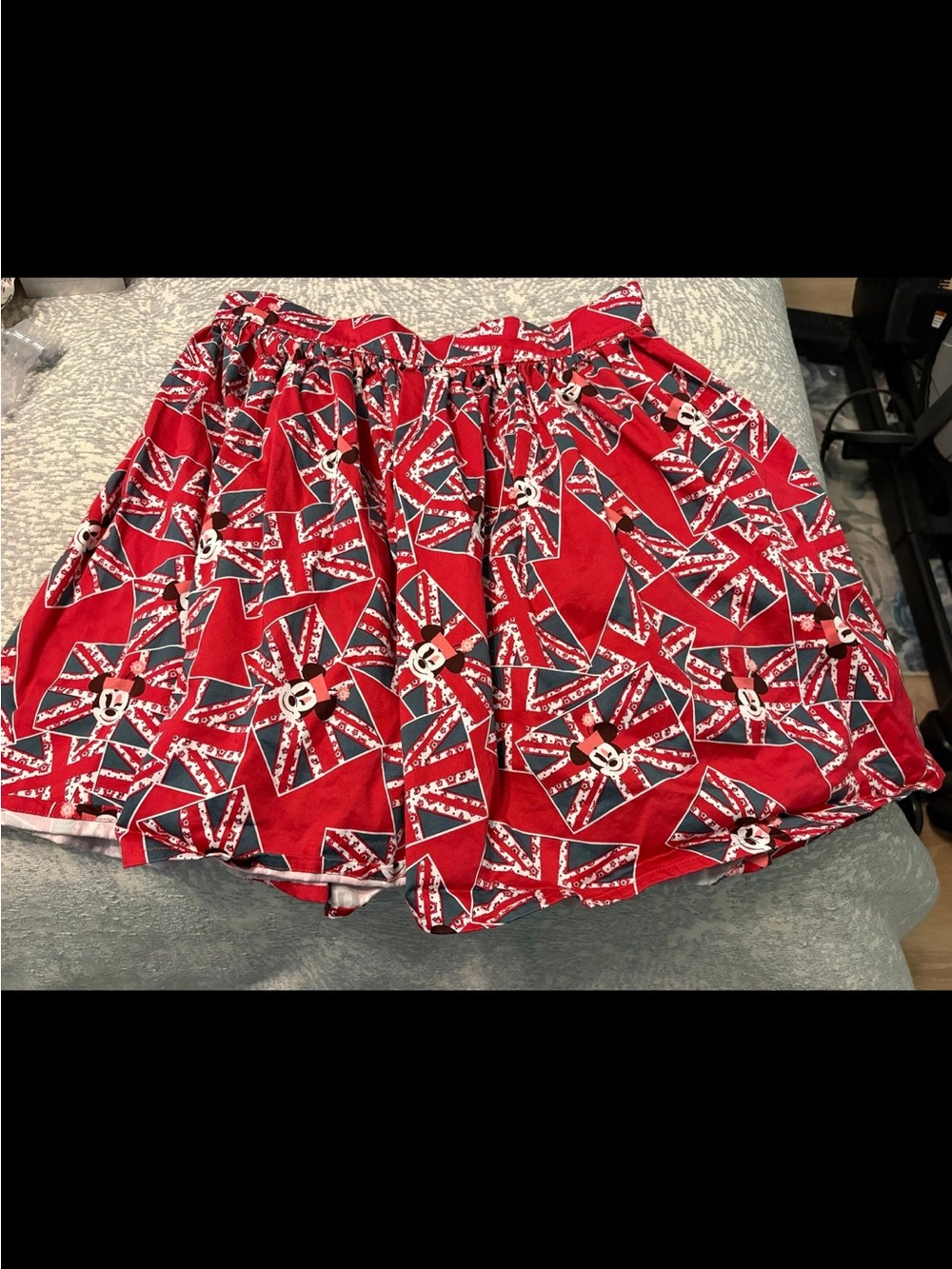 Disney parks dress shop Minnie Mouse skirt UK pavilion England large